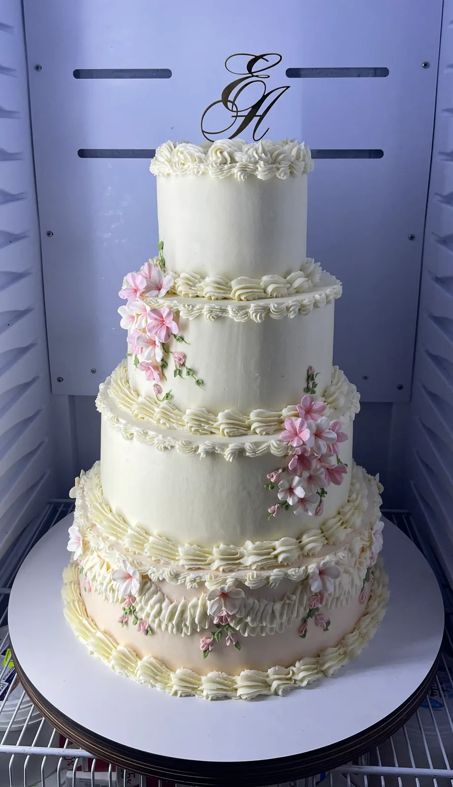 Свадебный горящий торт